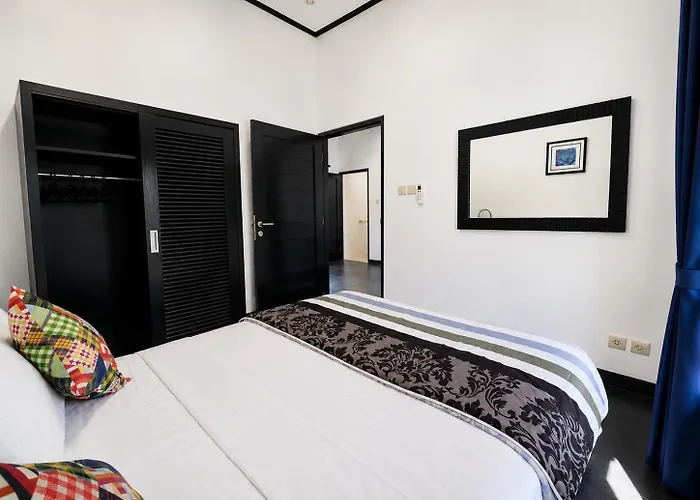 Bugbug Aparthotel 4*
